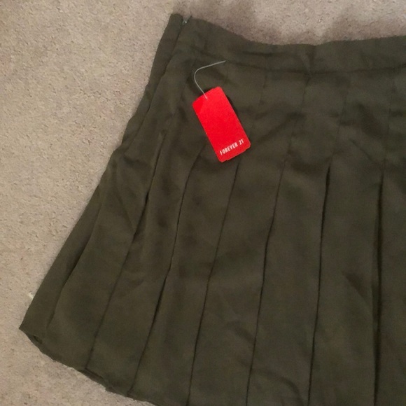 NWT Forever21 Pleated Skirt💋 - Picture 2 of 3